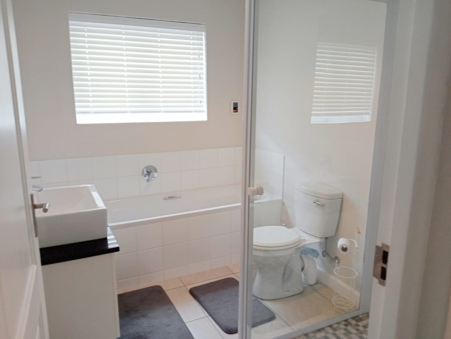 To Let 2 Bedroom Property for Rent in Sandbaai Western Cape